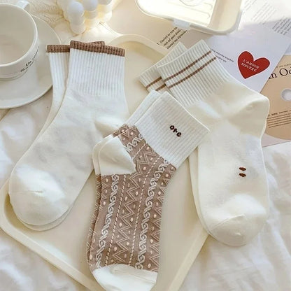 5 Pairs Women’s Cute Smiling Print Crew Socks – Soft & Comfy